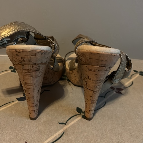 American Eagle Outfitters Sandals - Picture 4 of 9